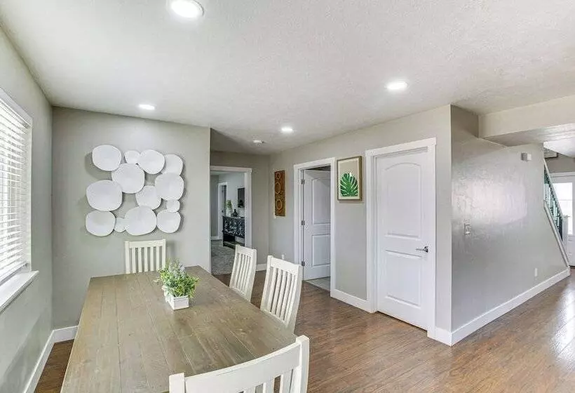 Utah Retreat W/ Patio, Gas Grill & Mountain Views!