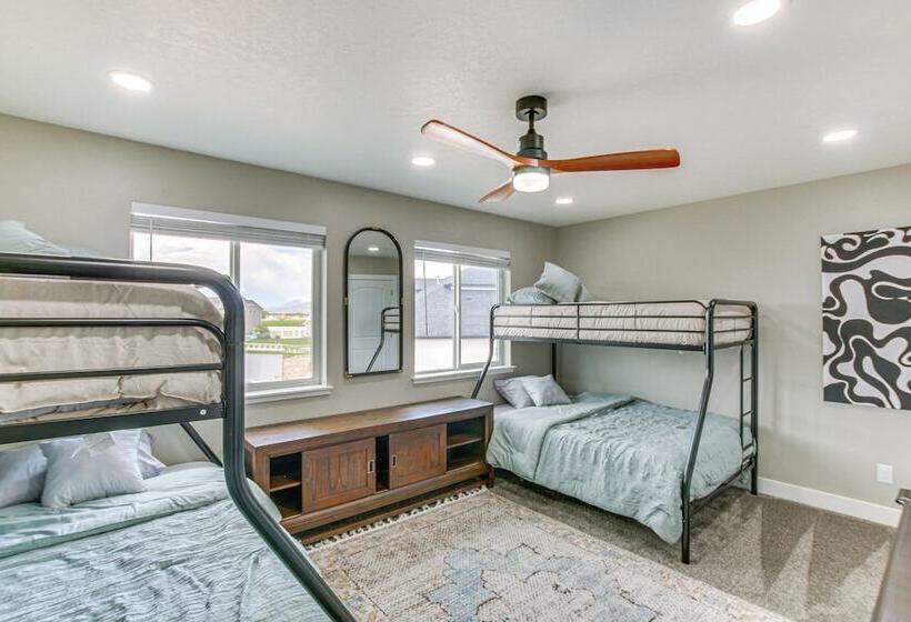 Utah Retreat W/ Patio, Gas Grill & Mountain Views!