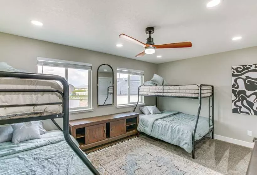 Utah Retreat W/ Patio, Gas Grill & Mountain Views!