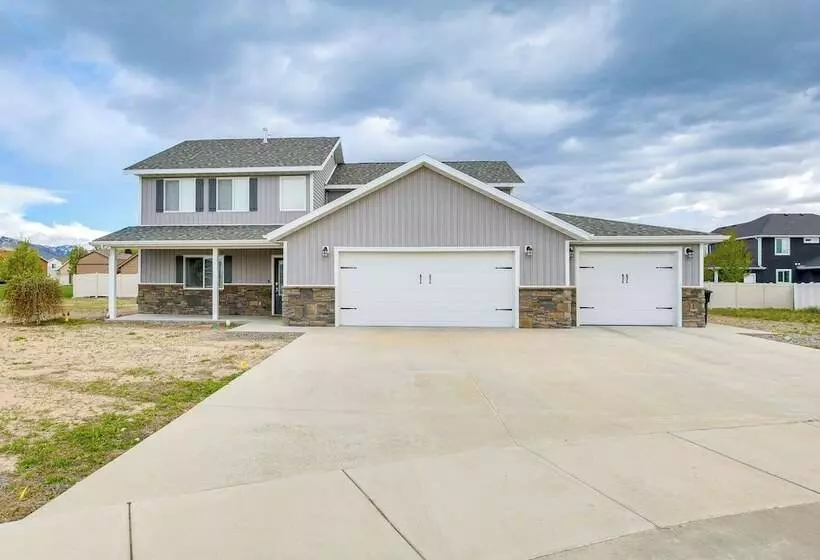 Utah Retreat W/ Patio, Gas Grill & Mountain Views!