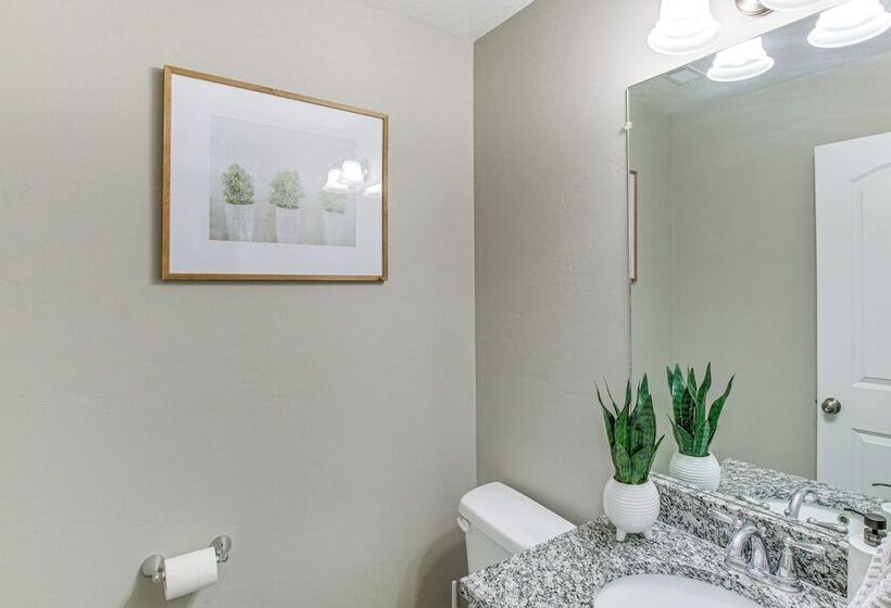 Utah Retreat W/ Patio, Gas Grill & Mountain Views!