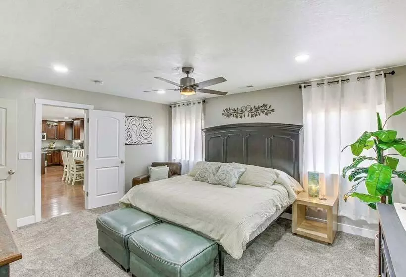 Utah Retreat W/ Patio, Gas Grill & Mountain Views!