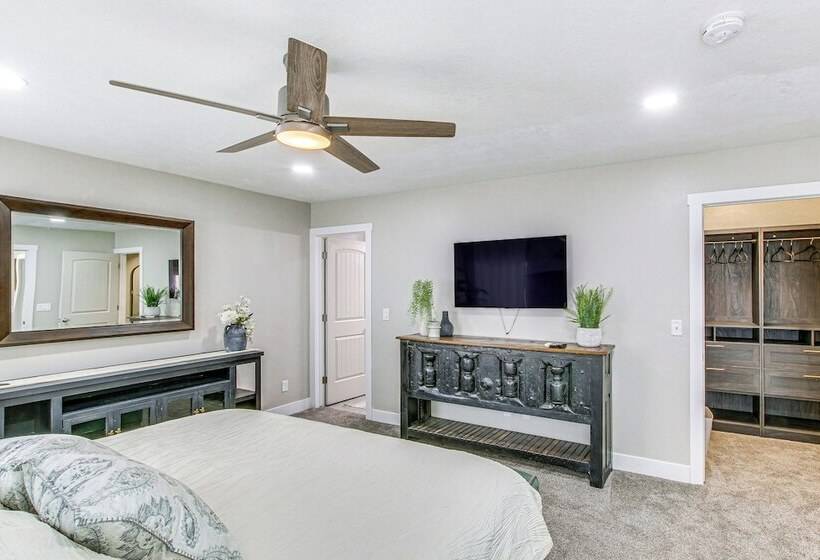 Utah Retreat W/ Patio, Gas Grill & Mountain Views!