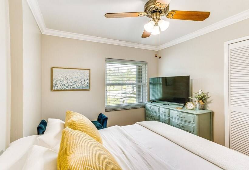 Wellington Vacation Rental: Private Saltwater Pool