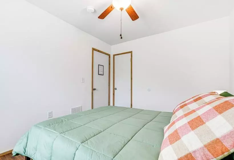 Charming Home   2 Mi To Niagara Falls State Park!