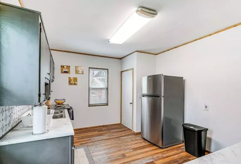 Charming Home   2 Mi To Niagara Falls State Park!