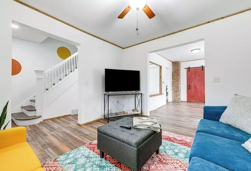 Charming Home   2 Mi To Niagara Falls State Park!