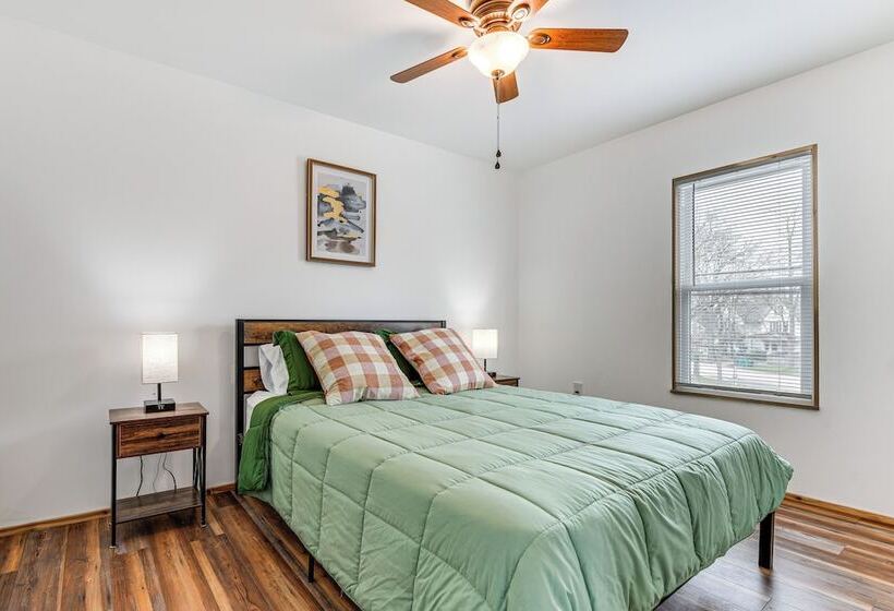 Charming Home   2 Mi To Niagara Falls State Park!