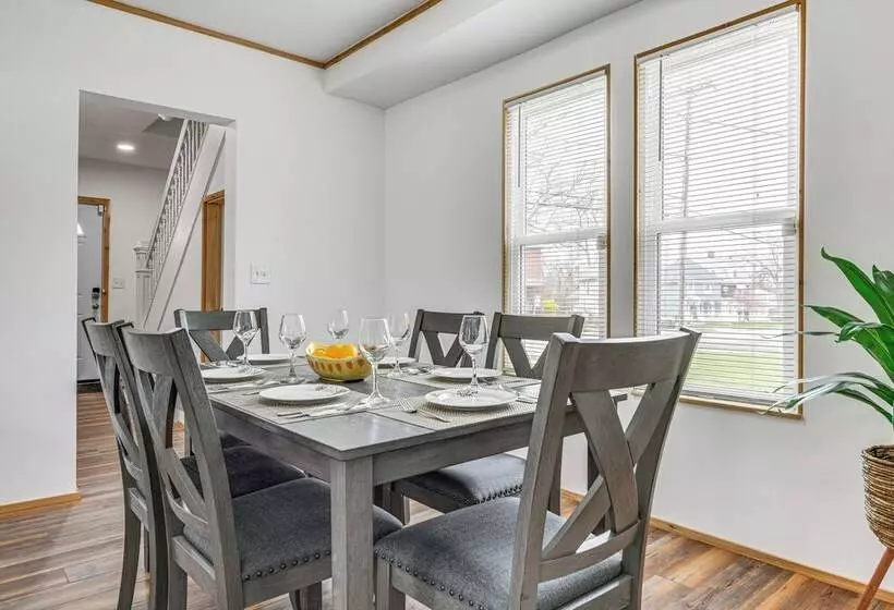 Charming Home   2 Mi To Niagara Falls State Park!