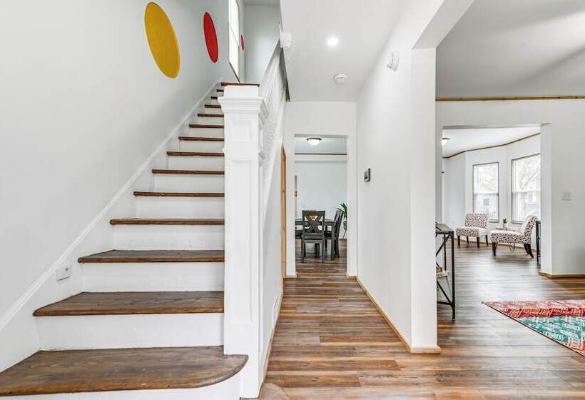 Charming Home   2 Mi To Niagara Falls State Park!