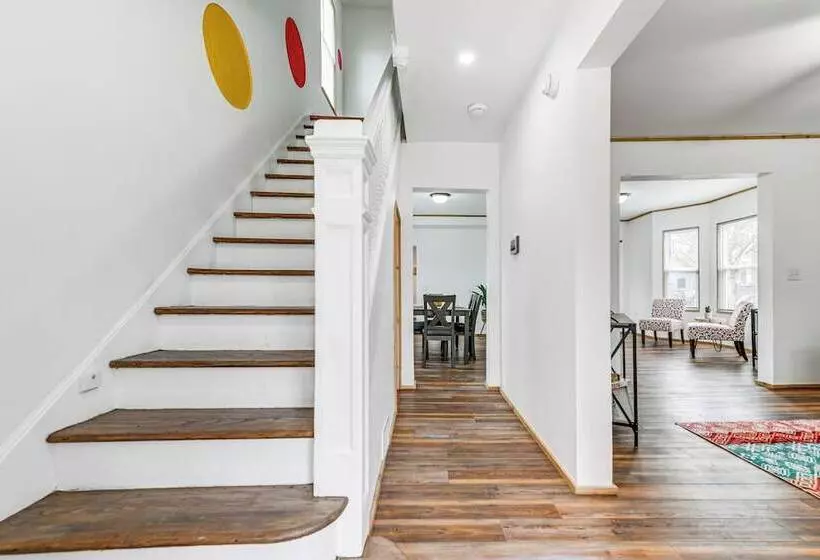 Charming Home   2 Mi To Niagara Falls State Park!