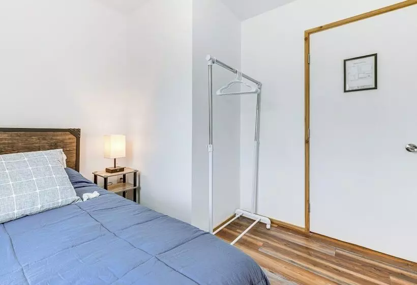 Charming Home   2 Mi To Niagara Falls State Park!