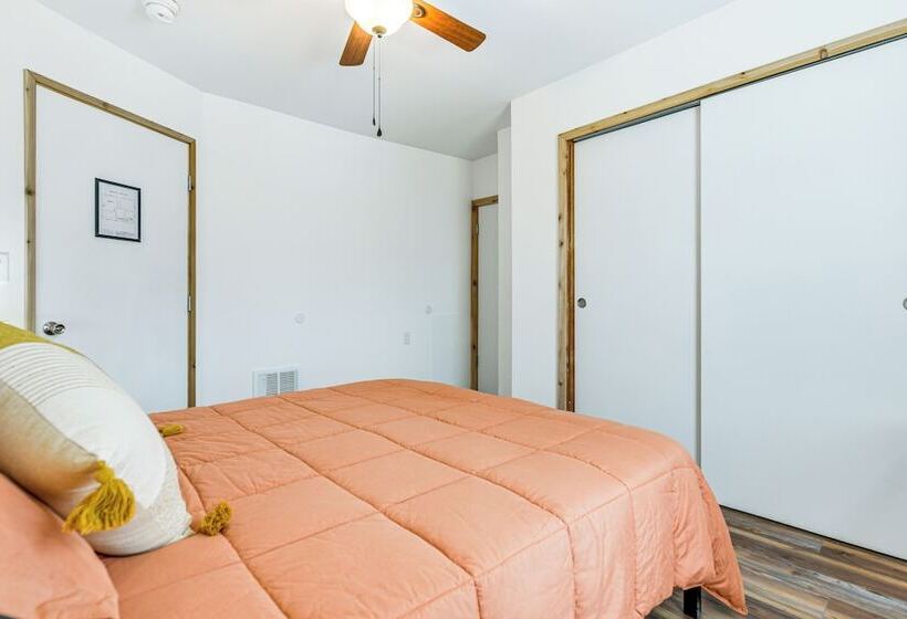 Charming Home   2 Mi To Niagara Falls State Park!