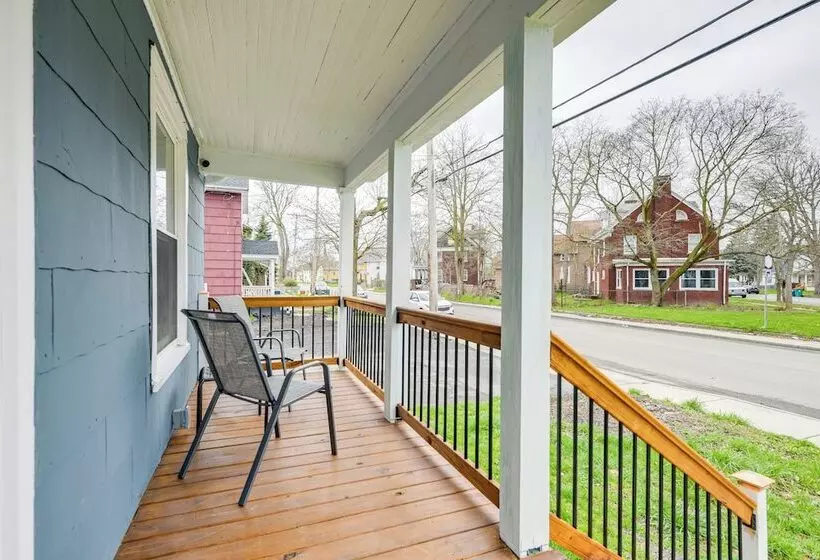 Charming Home   2 Mi To Niagara Falls State Park!