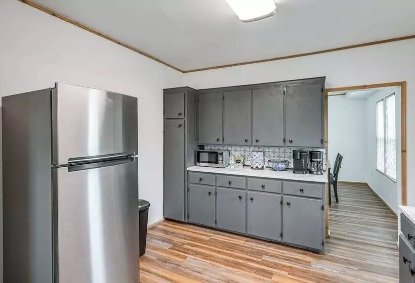 Charming Home   2 Mi To Niagara Falls State Park!