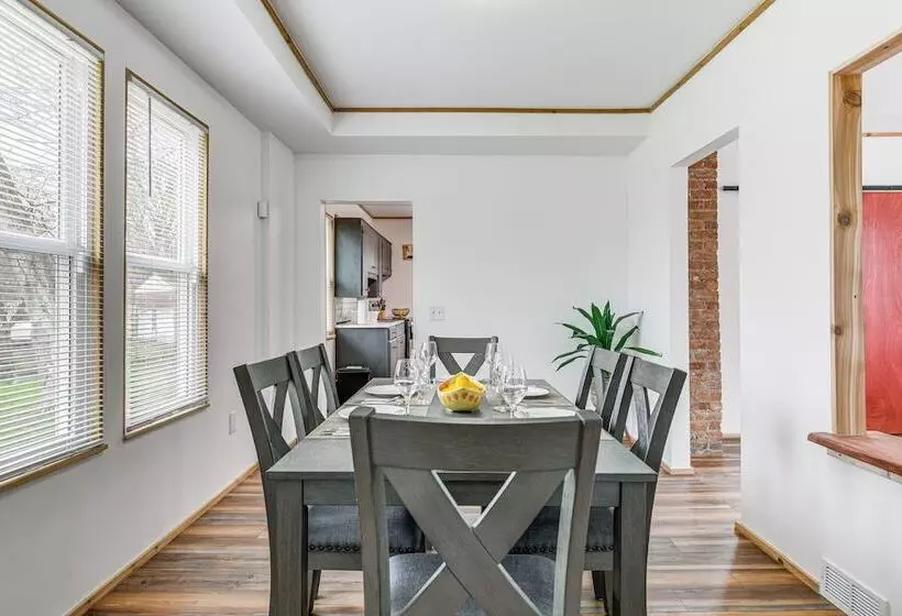 Charming Home   2 Mi To Niagara Falls State Park!