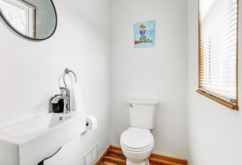 Charming Home   2 Mi To Niagara Falls State Park!