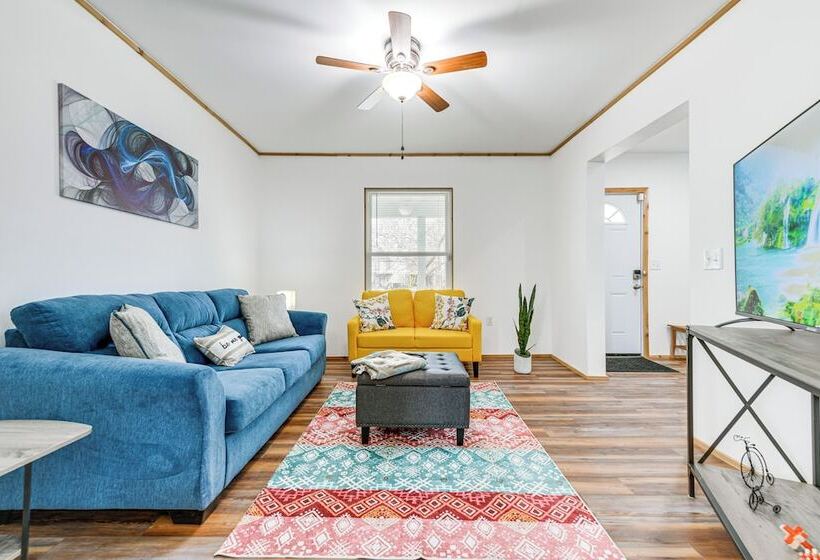 Charming Home   2 Mi To Niagara Falls State Park!