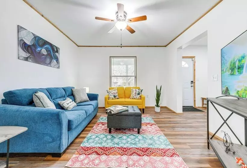 Charming Home   2 Mi To Niagara Falls State Park!