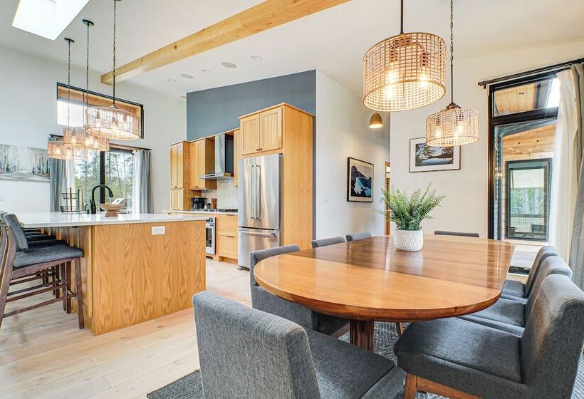 Chic Bellaire Home W/ Outdoor Kitchen On Clam Lake