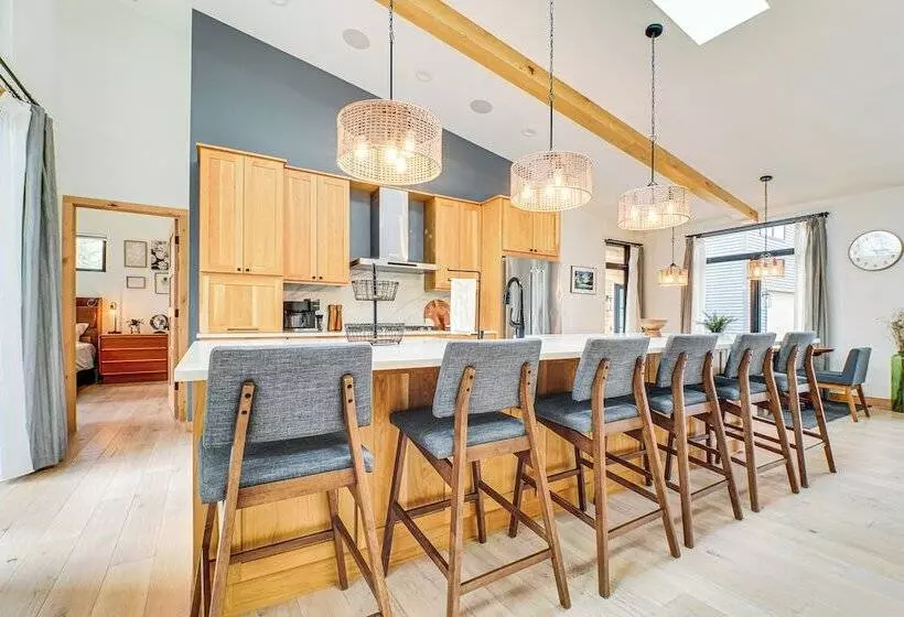 Chic Bellaire Home W/ Outdoor Kitchen On Clam Lake