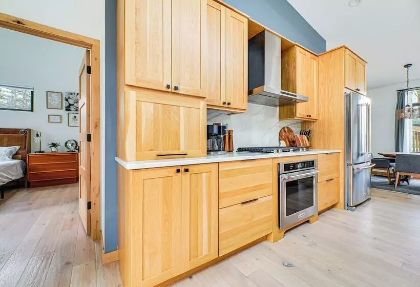 Chic Bellaire Home W/ Outdoor Kitchen On Clam Lake