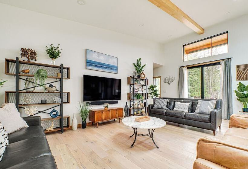 Chic Bellaire Home W/ Outdoor Kitchen On Clam Lake