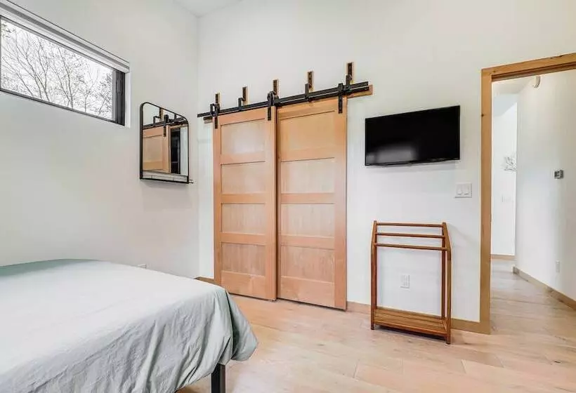 Chic Bellaire Home W/ Outdoor Kitchen On Clam Lake