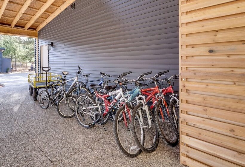 Chic Bellaire Home W/ Outdoor Kitchen On Clam Lake