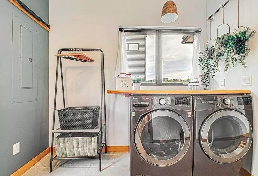 Chic Bellaire Home W/ Outdoor Kitchen On Clam Lake