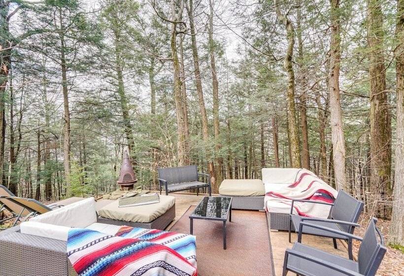 Contemporary Catskills Area Retreat W/ Deck!