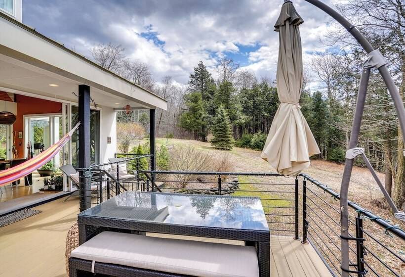 Contemporary Catskills Area Retreat W/ Deck!