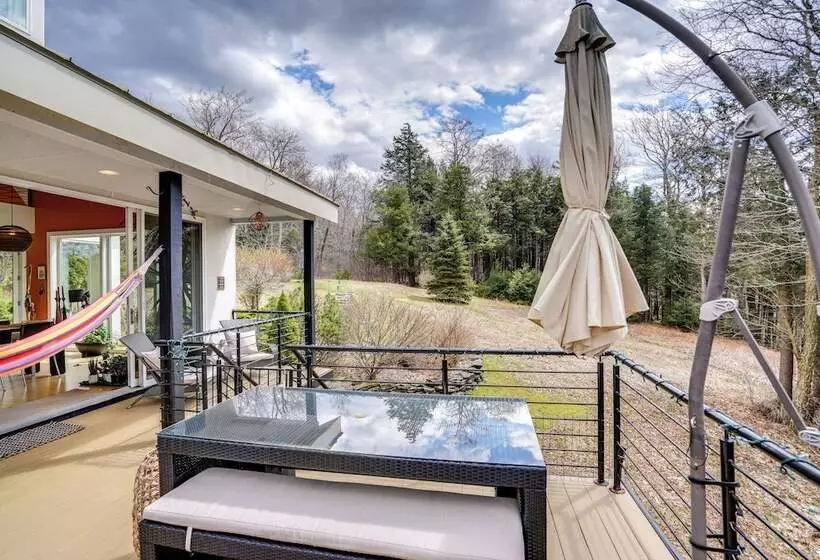 Contemporary Catskills Area Retreat W/ Deck!
