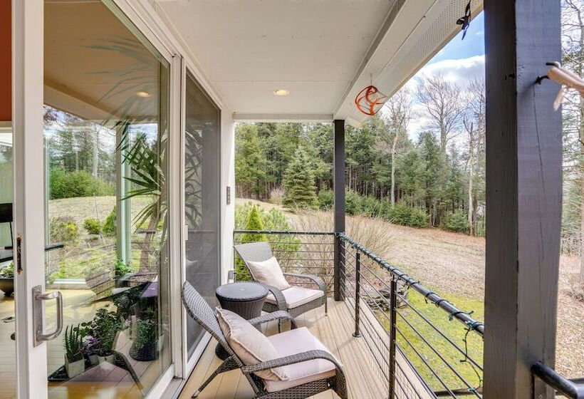 Contemporary Catskills Area Retreat W/ Deck!