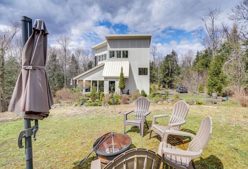 Contemporary Catskills Area Retreat W/ Deck!