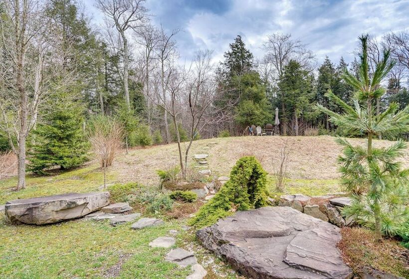 Contemporary Catskills Area Retreat W/ Deck!