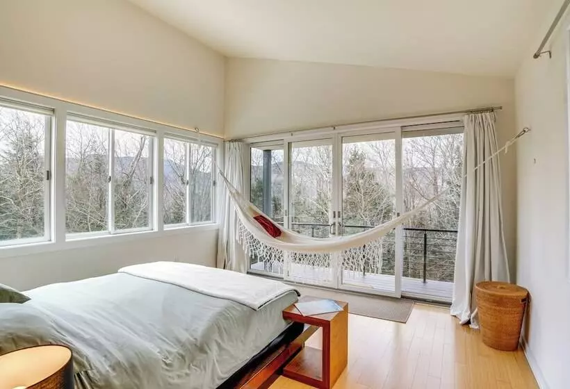 Contemporary Catskills Area Retreat W/ Deck!