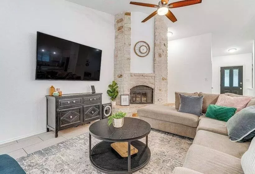 Modern Cedar Park Home: 20 Mi To Downtown Austin!