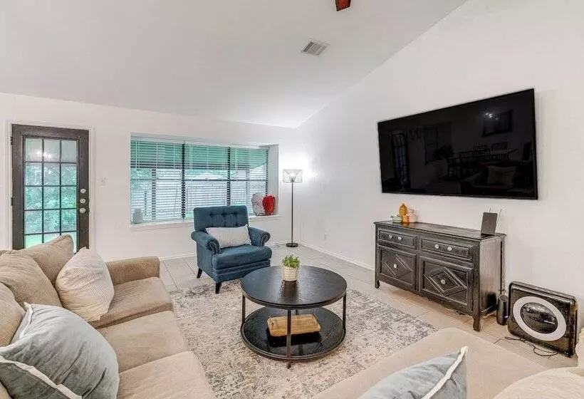 Modern Cedar Park Home: 20 Mi To Downtown Austin!