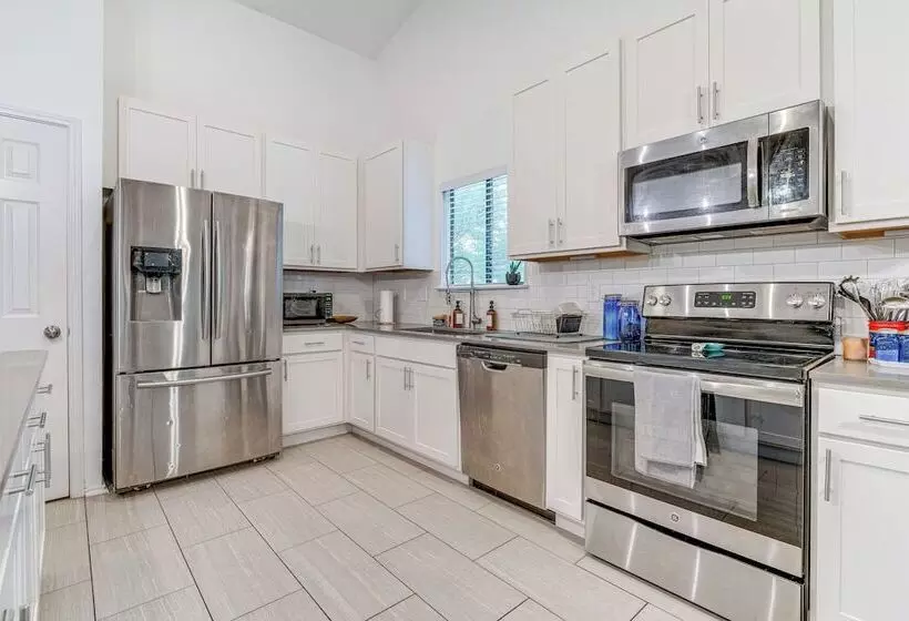 Modern Cedar Park Home: 20 Mi To Downtown Austin!