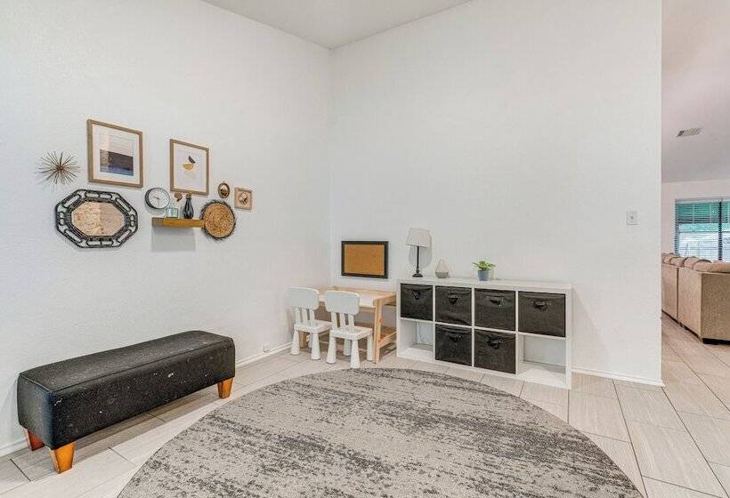 Modern Cedar Park Home: 20 Mi To Downtown Austin!