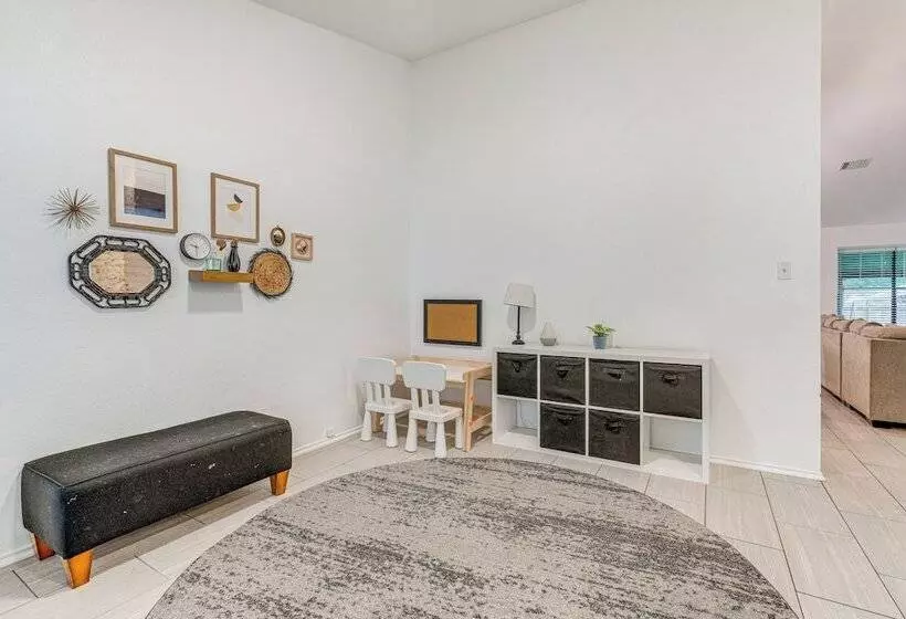 Modern Cedar Park Home: 20 Mi To Downtown Austin!