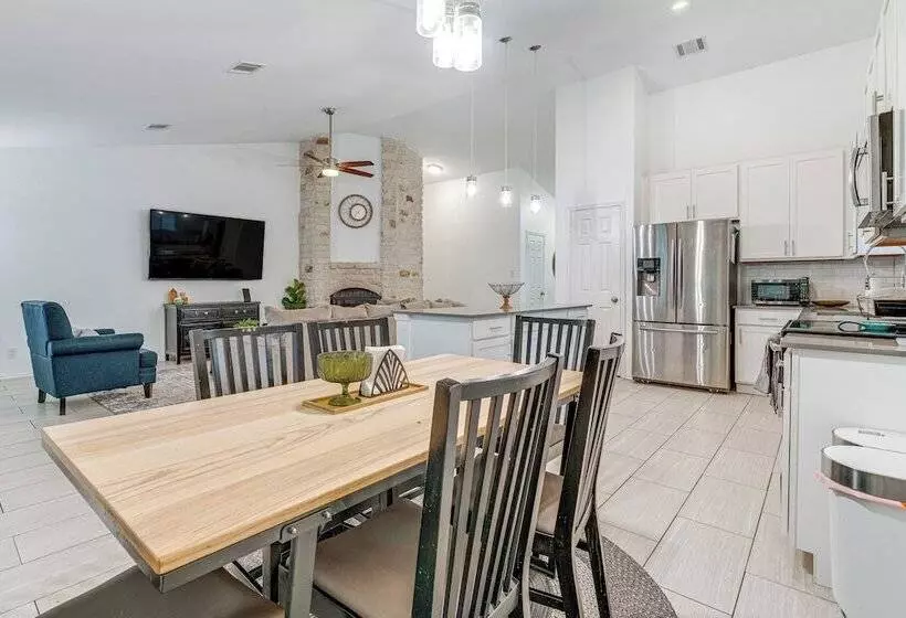 Modern Cedar Park Home: 20 Mi To Downtown Austin!