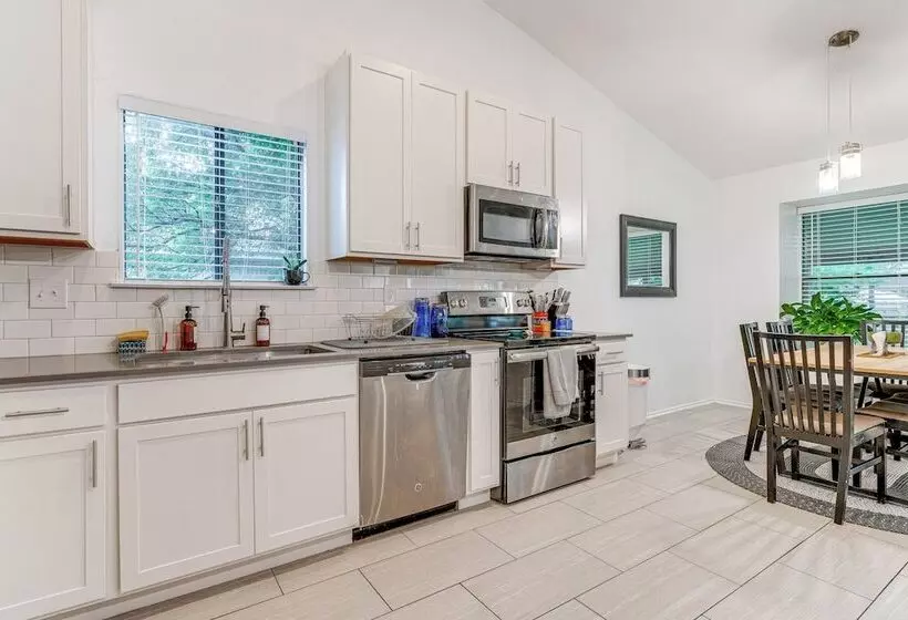 Modern Cedar Park Home: 20 Mi To Downtown Austin!