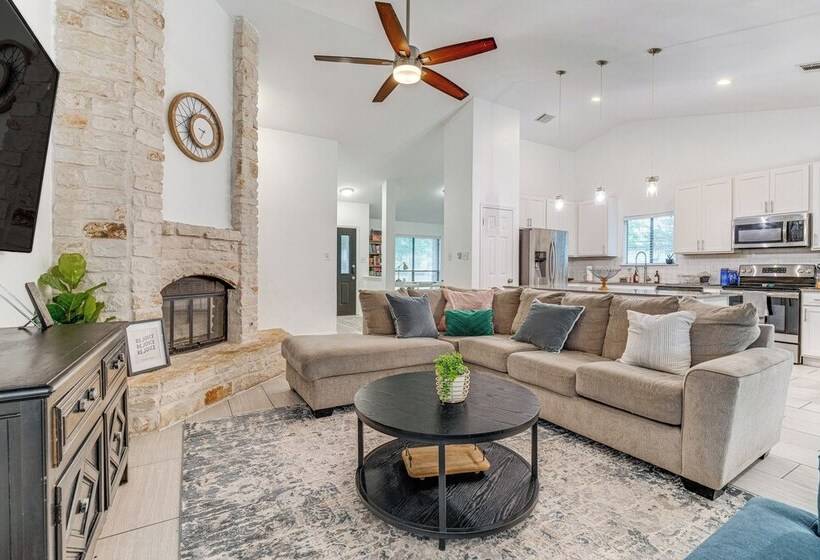 Modern Cedar Park Home: 20 Mi To Downtown Austin!