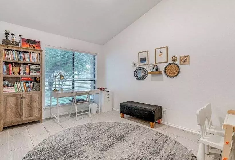 Modern Cedar Park Home: 20 Mi To Downtown Austin!