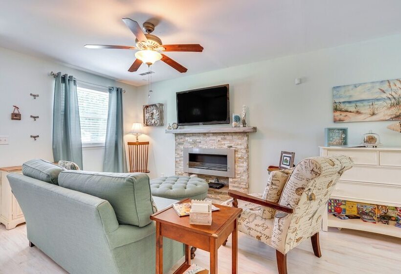 Cozy Goose Creek Escape W/ Patio & Grill
