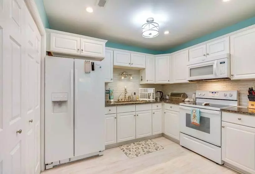 Cozy Goose Creek Escape W/ Patio & Grill