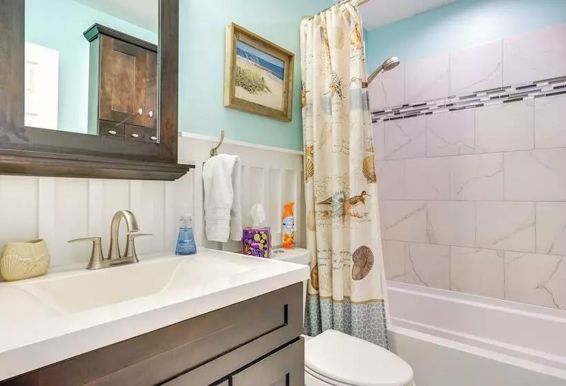 Cozy Goose Creek Escape W/ Patio & Grill