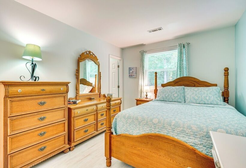 Cozy Goose Creek Escape W/ Patio & Grill